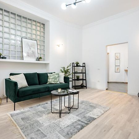 Four Bedroom Apartment, Old Town Bucharest Luaran gambar