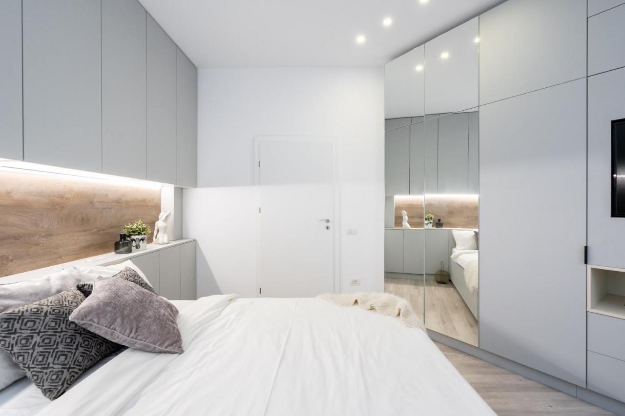 Four Bedroom Apartment, Old Town Bucharest Luaran gambar