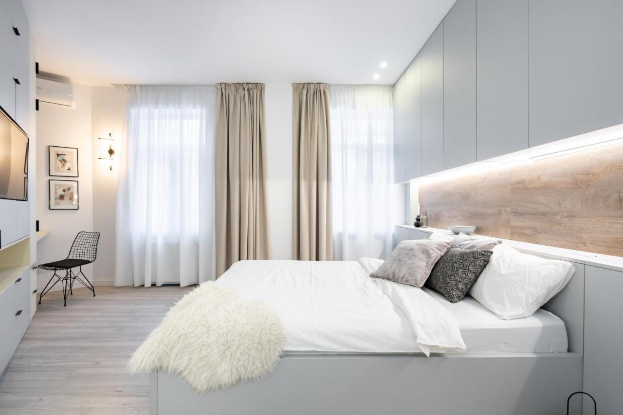 Four Bedroom Apartment, Old Town Bucharest Luaran gambar