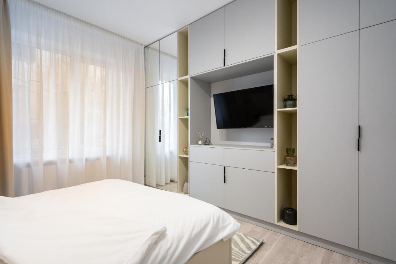 Four Bedroom Apartment, Old Town Bucharest Luaran gambar