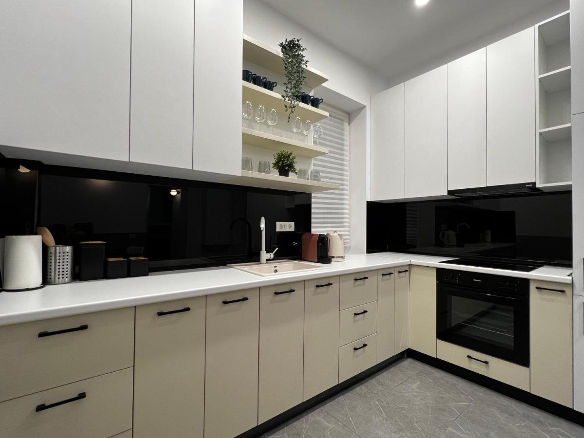 Four Bedroom Apartment, Old Town Bucharest Luaran gambar