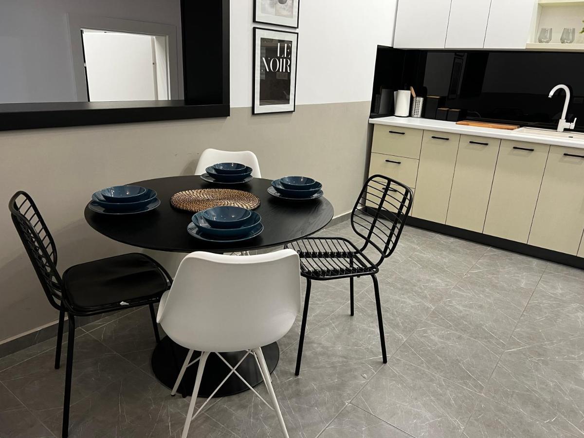 Four Bedroom Apartment, Old Town Bucharest Luaran gambar
