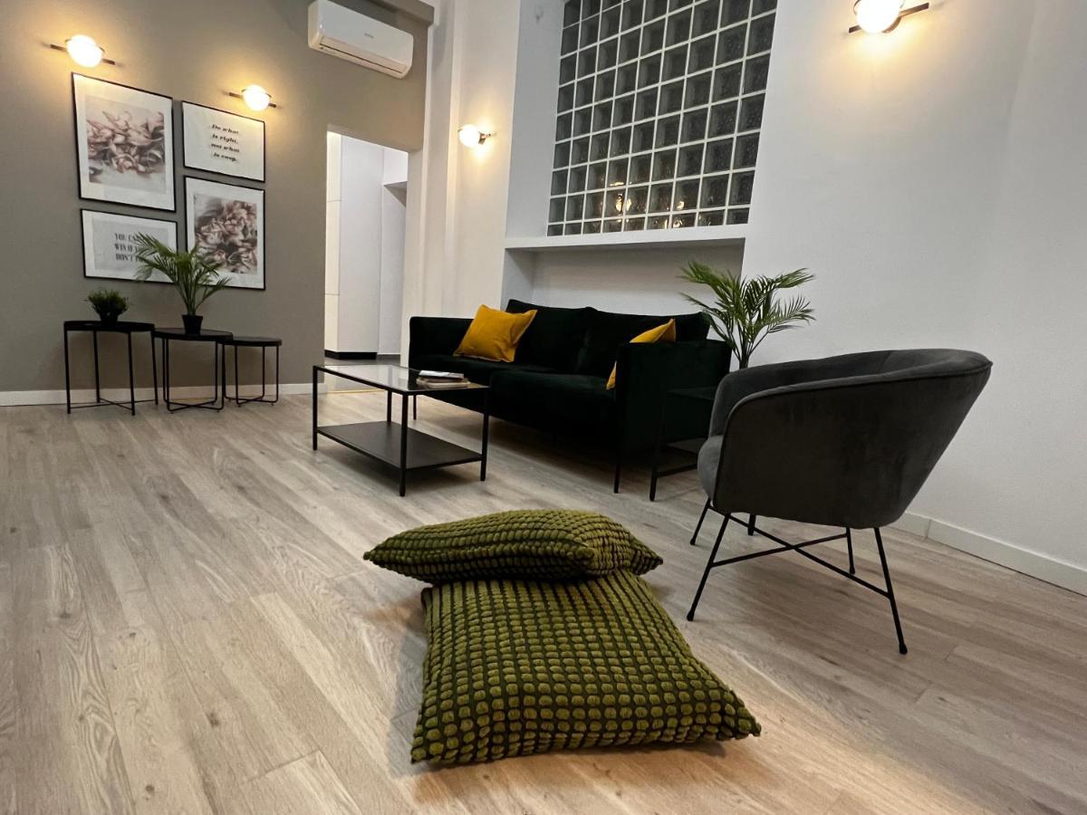 Four Bedroom Apartment, Old Town Bucharest Luaran gambar