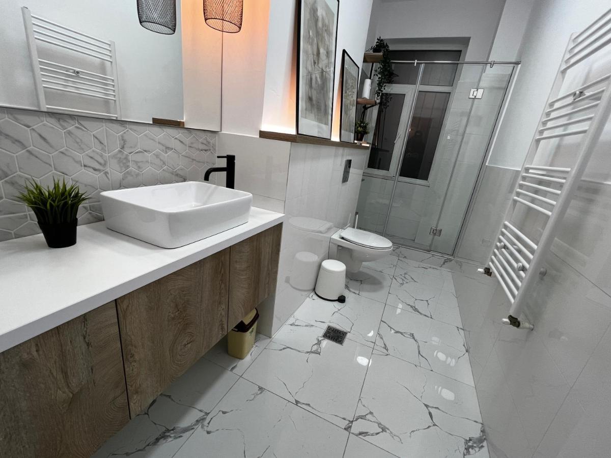 Four Bedroom Apartment, Old Town Bucharest Luaran gambar