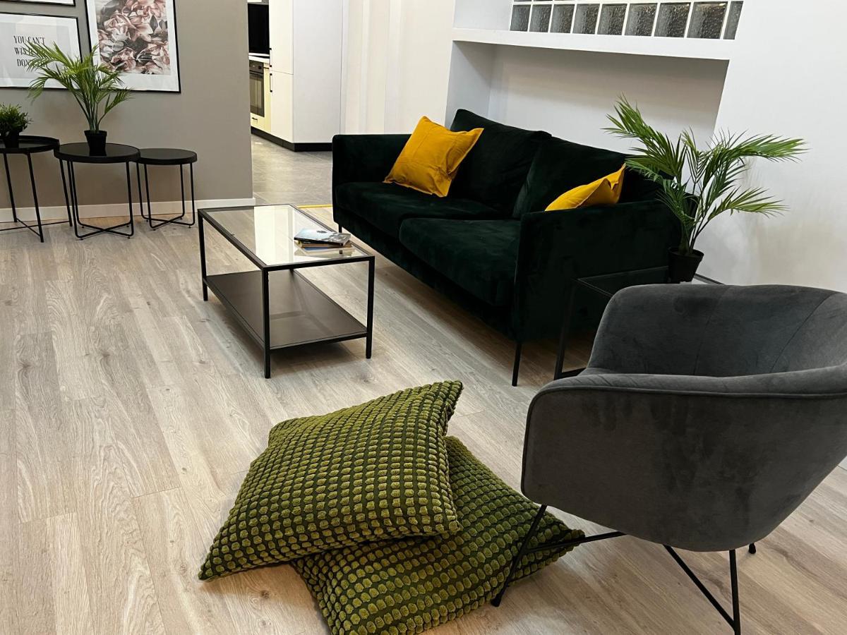 Four Bedroom Apartment, Old Town Bucharest Luaran gambar