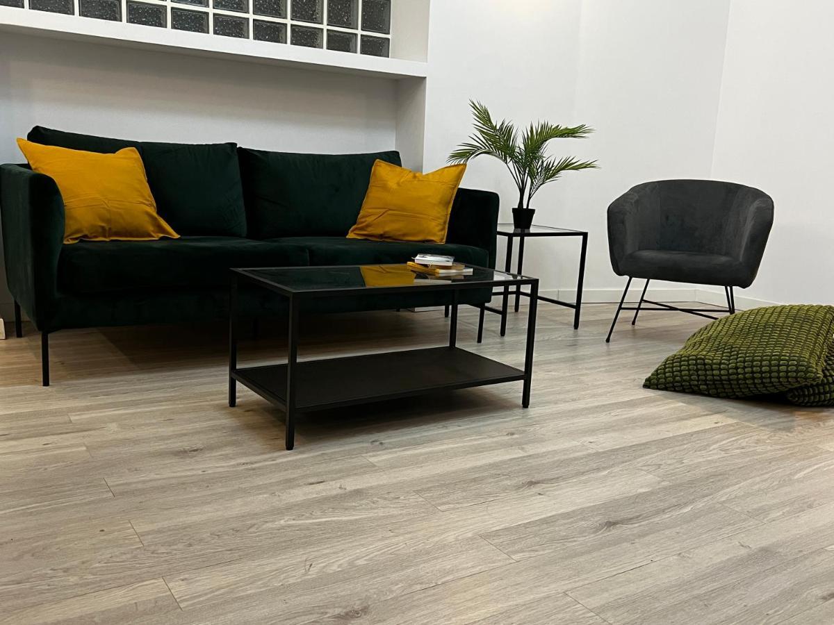 Four Bedroom Apartment, Old Town Bucharest Luaran gambar