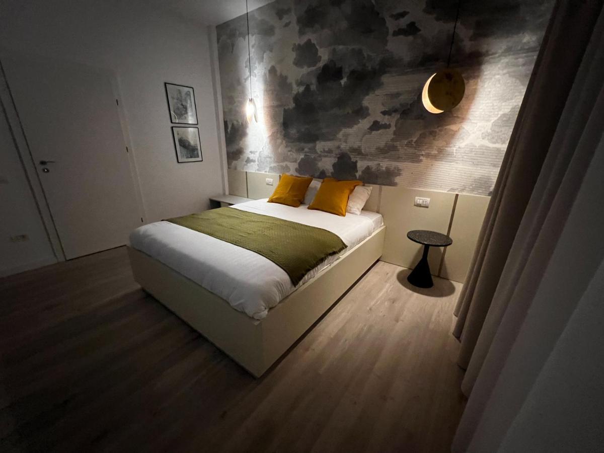 Four Bedroom Apartment, Old Town Bucharest Luaran gambar