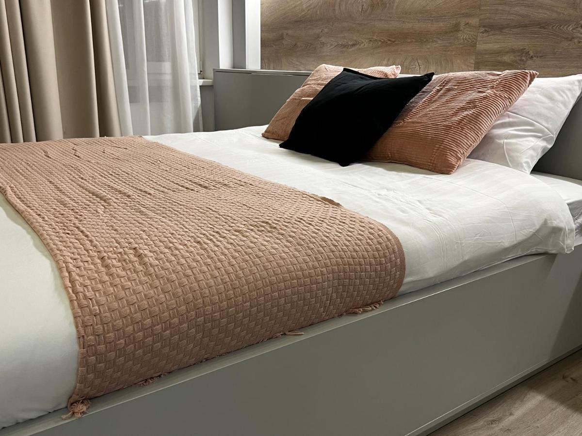 Four Bedroom Apartment, Old Town Bucharest Luaran gambar