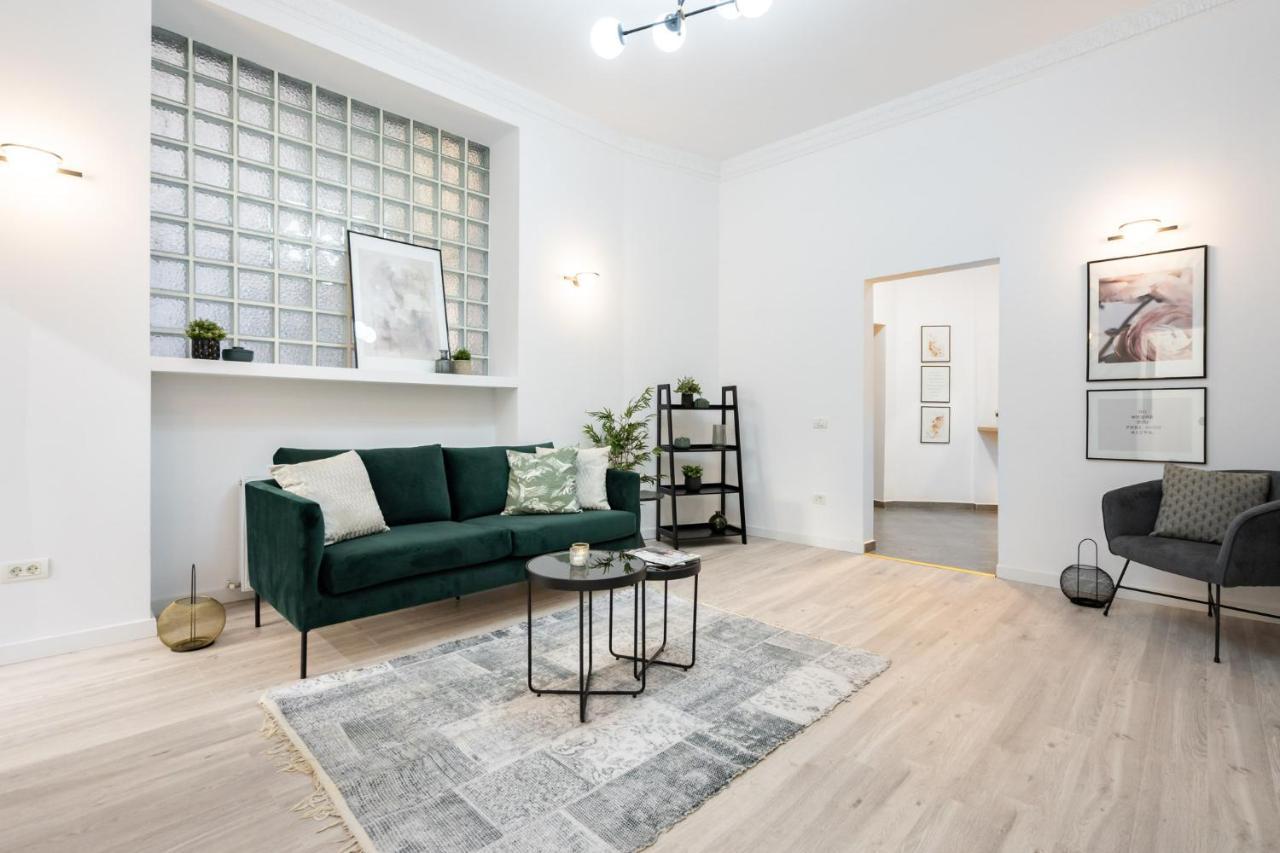 Four Bedroom Apartment, Old Town Bucharest Luaran gambar