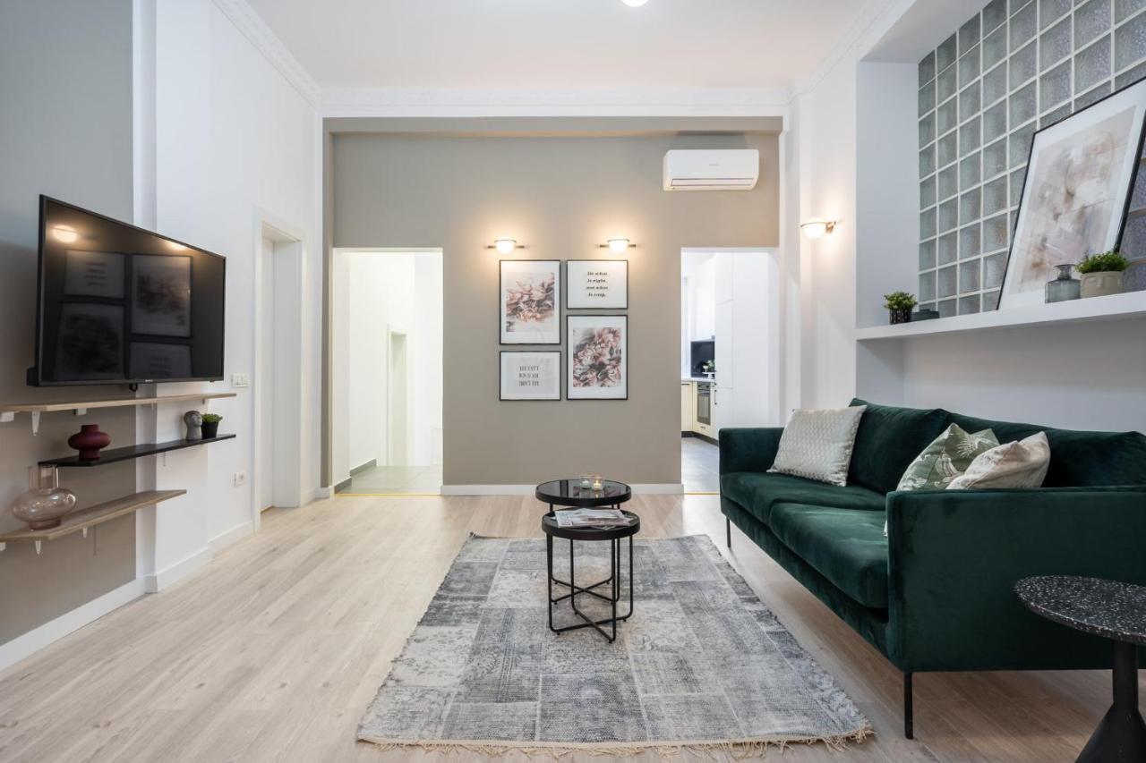Four Bedroom Apartment, Old Town Bucharest Luaran gambar