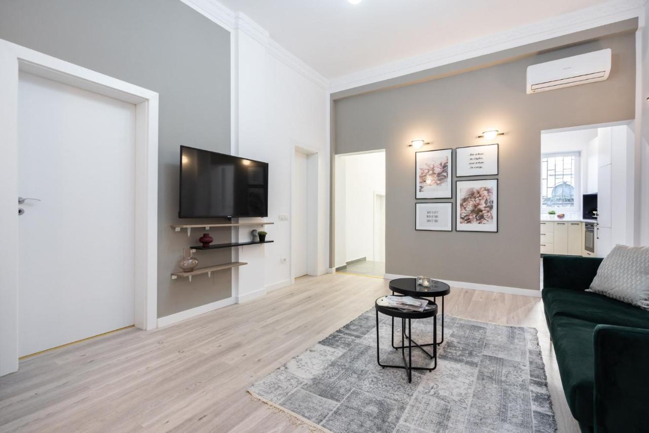 Four Bedroom Apartment, Old Town Bucharest Luaran gambar