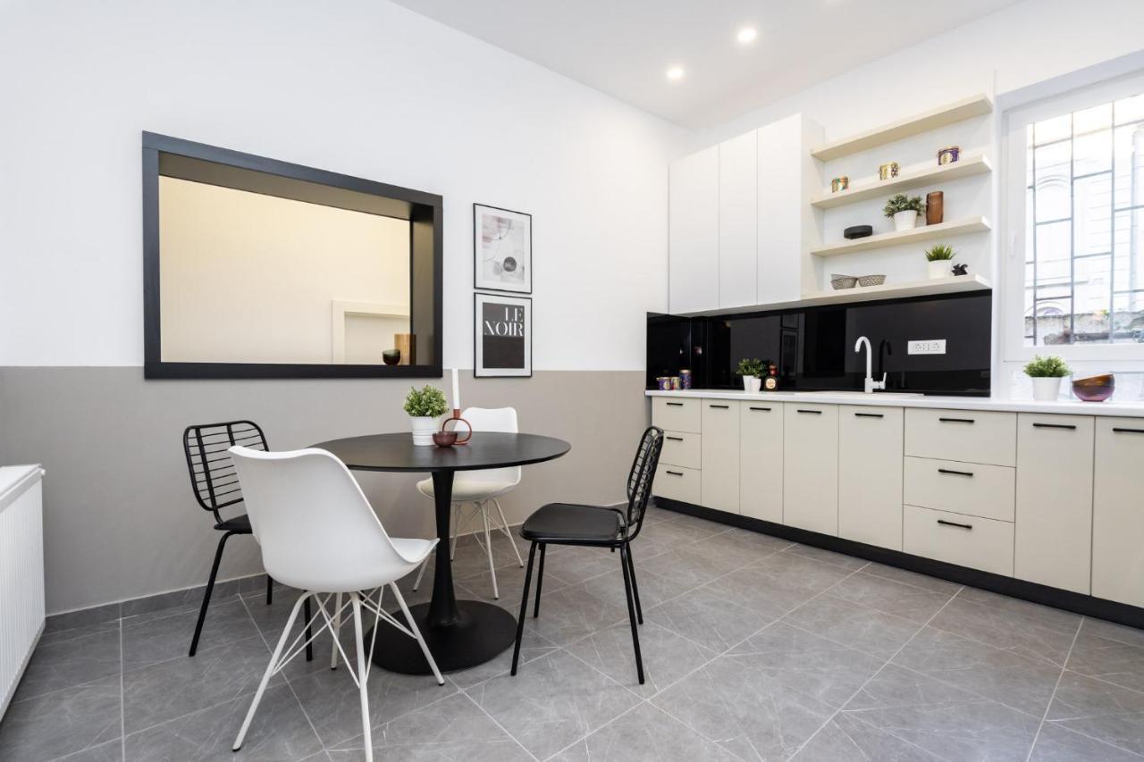 Four Bedroom Apartment, Old Town Bucharest Luaran gambar