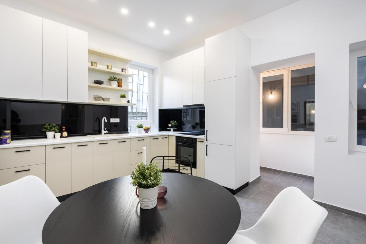 Four Bedroom Apartment, Old Town Bucharest Luaran gambar