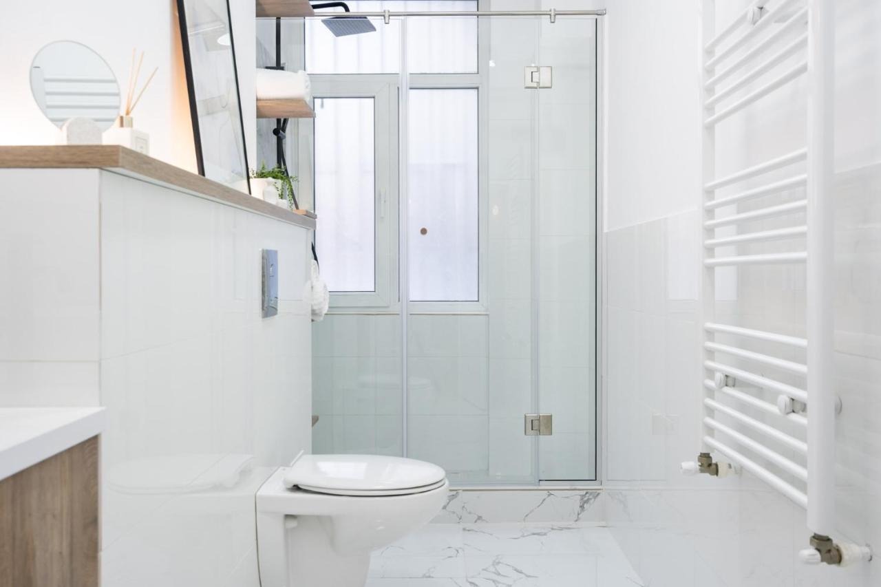 Four Bedroom Apartment, Old Town Bucharest Luaran gambar